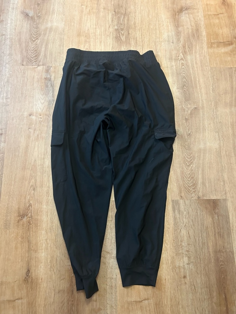 Old Navy Black Women's Cargo Jogger Pants - Picture 7 of 7